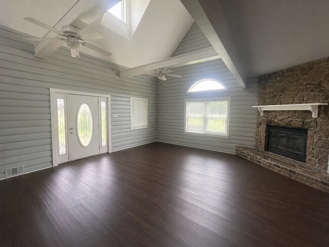 Foto del edificio - Home on Acreage!