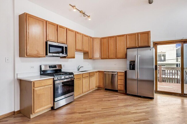 Building Photo - 3 bedroom in Chicago IL 60642