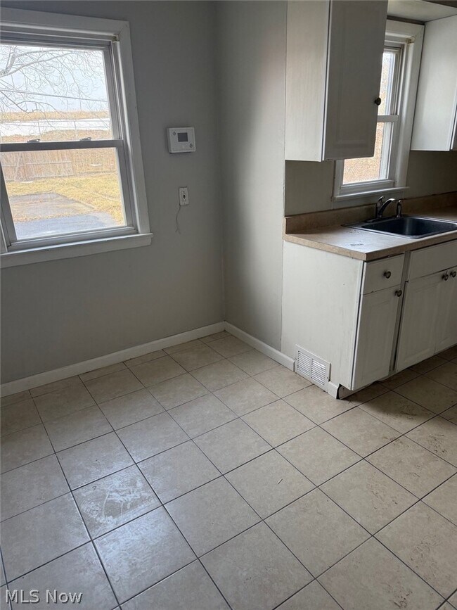 Building Photo - 892 E 139th St