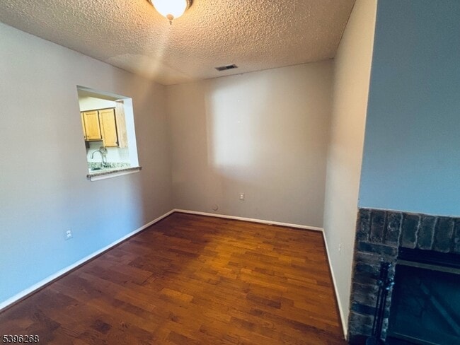 Foto del edificio - 34 Colleen Ct