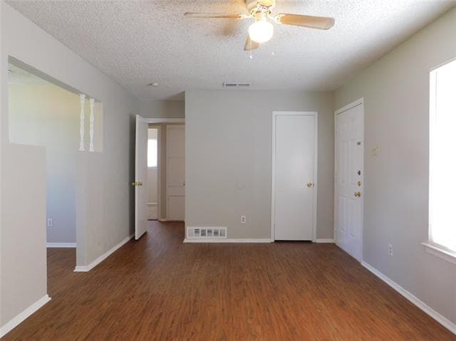 Building Photo - 1705 White Oak Ct