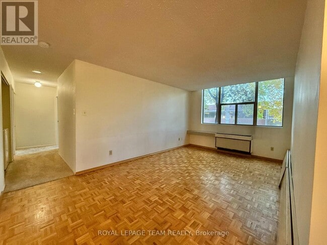 Building Photo - 2760 Carousel Crescent