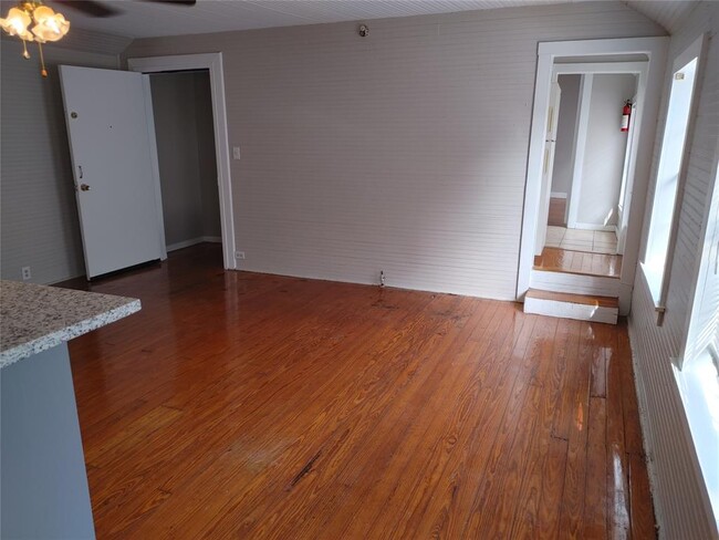 Building Photo - 3425 Southmore Blvd