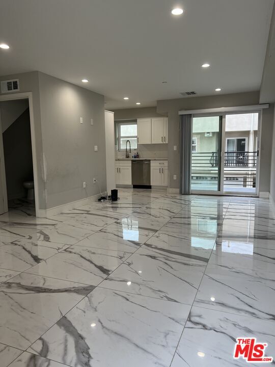 Building Photo - 10324 Mt Gleason Ave