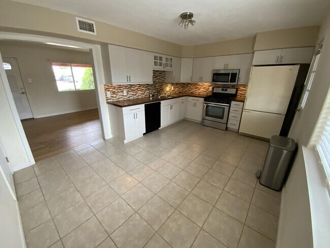 Foto del edificio - 5405 Granite Ave NE