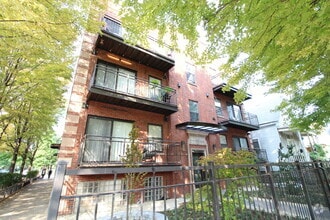 Building Photo - 2640 W George St