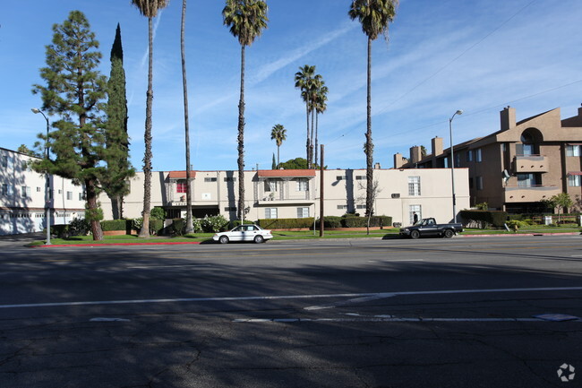 1+1 apt. Reseda - 19035 SHERMAN WAY