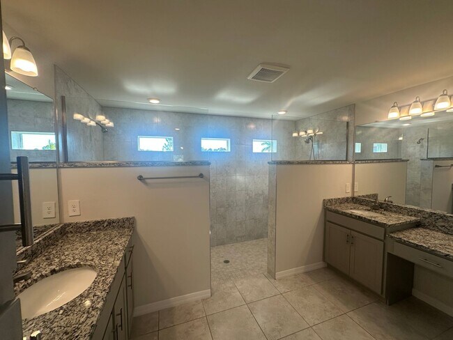 Foto del edificio - NE Cape Coral- Gator Circle Home- 4 Bedroom 2 Bathrooms 3 Car Garage