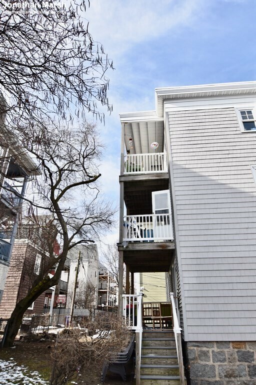 Building Photo - 81 Romsey St