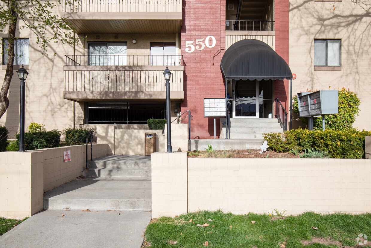 Building Photo - Towne Park Condominiums