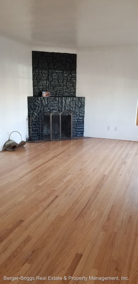 Building Photo - 205 Bryn Mawr Dr SE