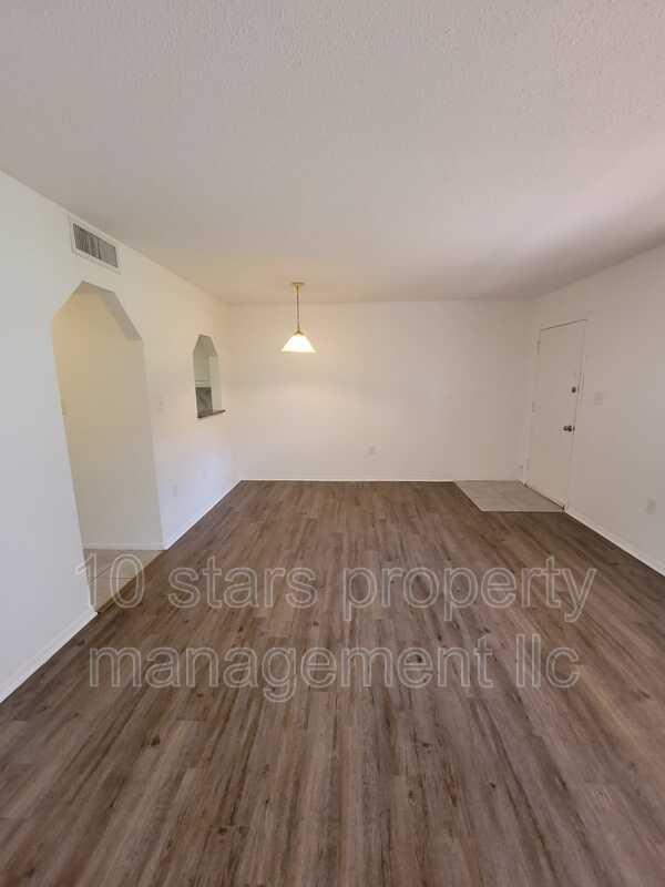 Building Photo - 4725 39th Ave N