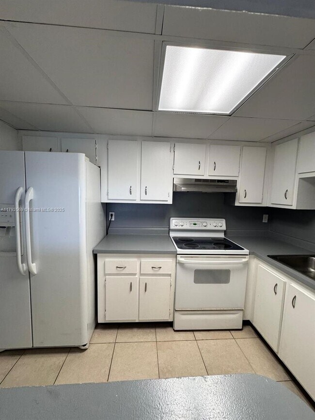 Foto del edificio - 4174 Inverrary Dr