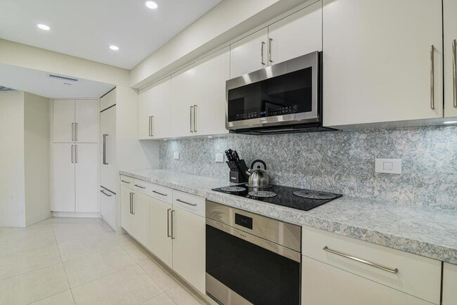 Photo - 100 SE 5th Ave Apartment