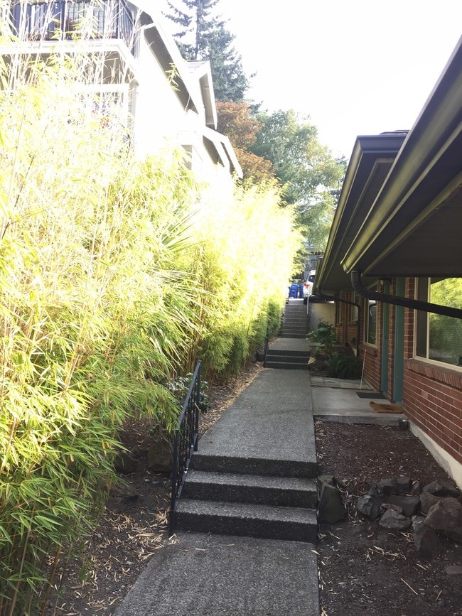 Building Photo - 7010 California Ave SW