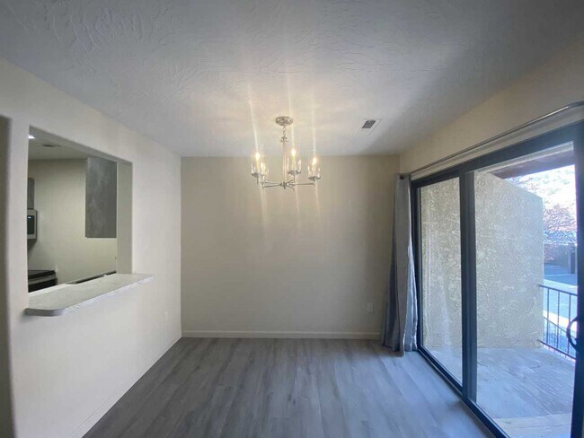 Foto del edificio - Remodeled Condo