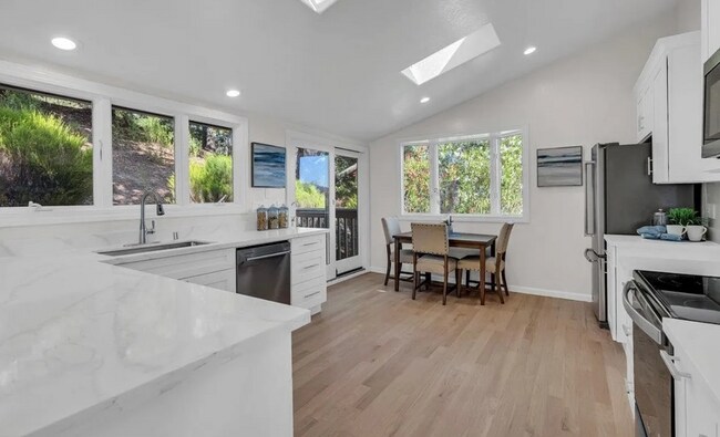 Building Photo - Private, Newly Remodeled 4 Bedroom 3.5 Bat...