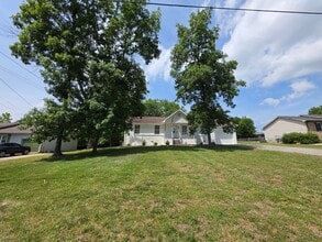 Building Photo - 307 Castlewood Dr