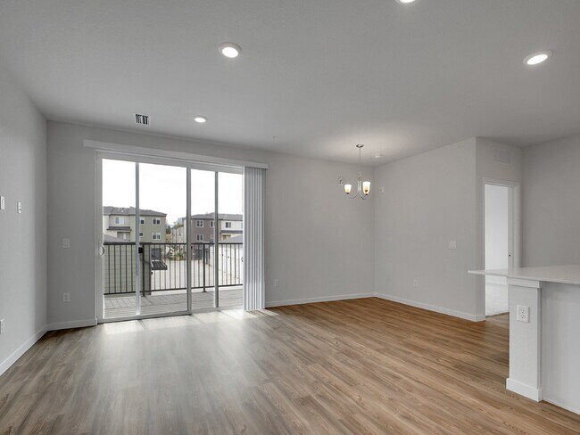 Building Photo - $2,195 - 2 Bed, 2 Bath Condo in Broomfield...