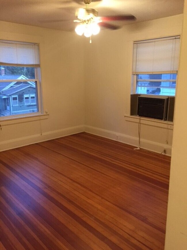 Foto del edificio - 410 N Mclean St
