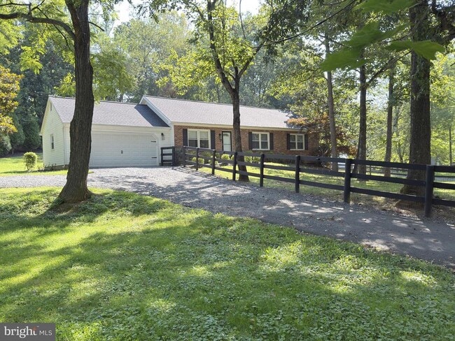 Building Photo - 35600 Sassafras Dr