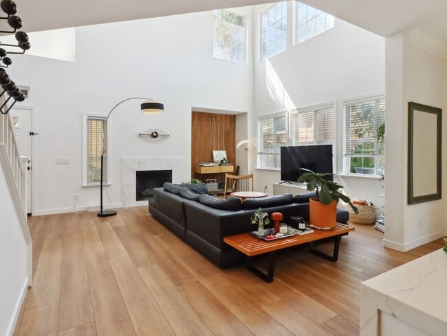 Building Photo - 3 Bedroom Condo in Irvine