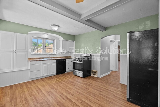 Building Photo - 8028 Wynwood Dr