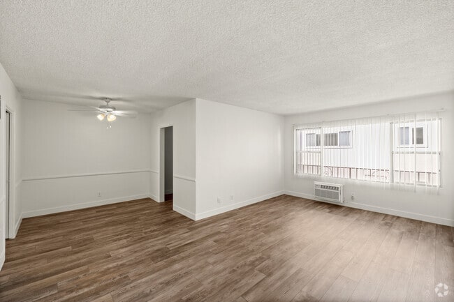 Studio - 1615-1621 Veteran Ave