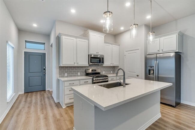 Building Photo - 364 Banyon Dr