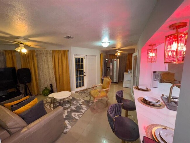 Foto del edificio - 6704 Inwood