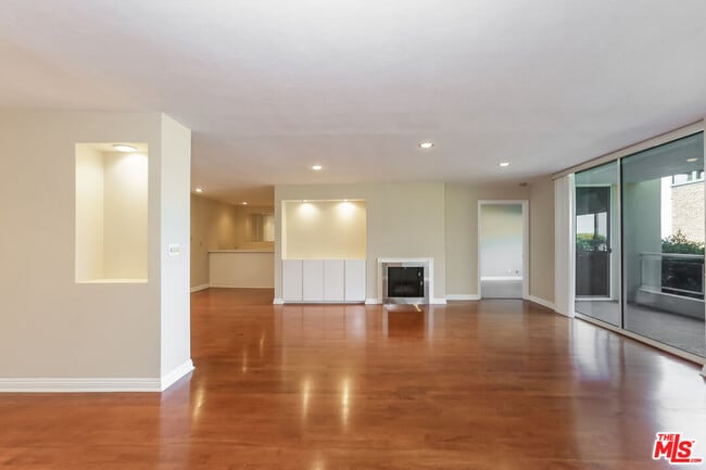 Building Photo - 723 Palisades Beach Rd