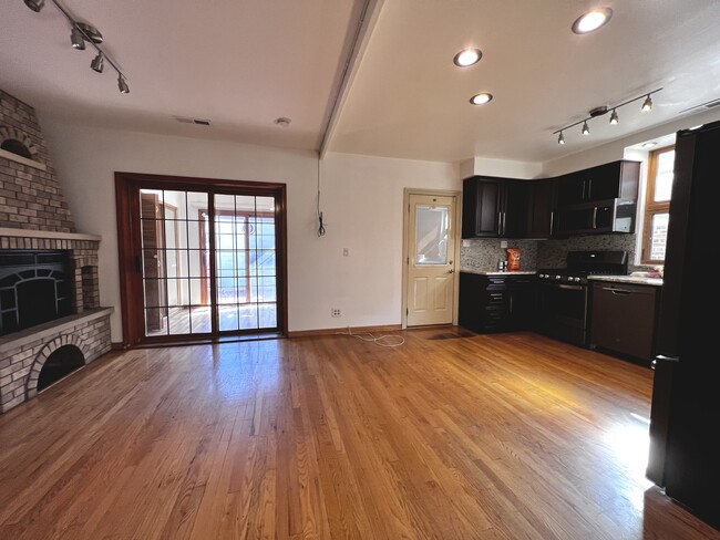Building Photo - 3007 N Narragansett Ave