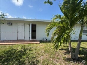 Building Photo - 1325 SE 22nd Ave
