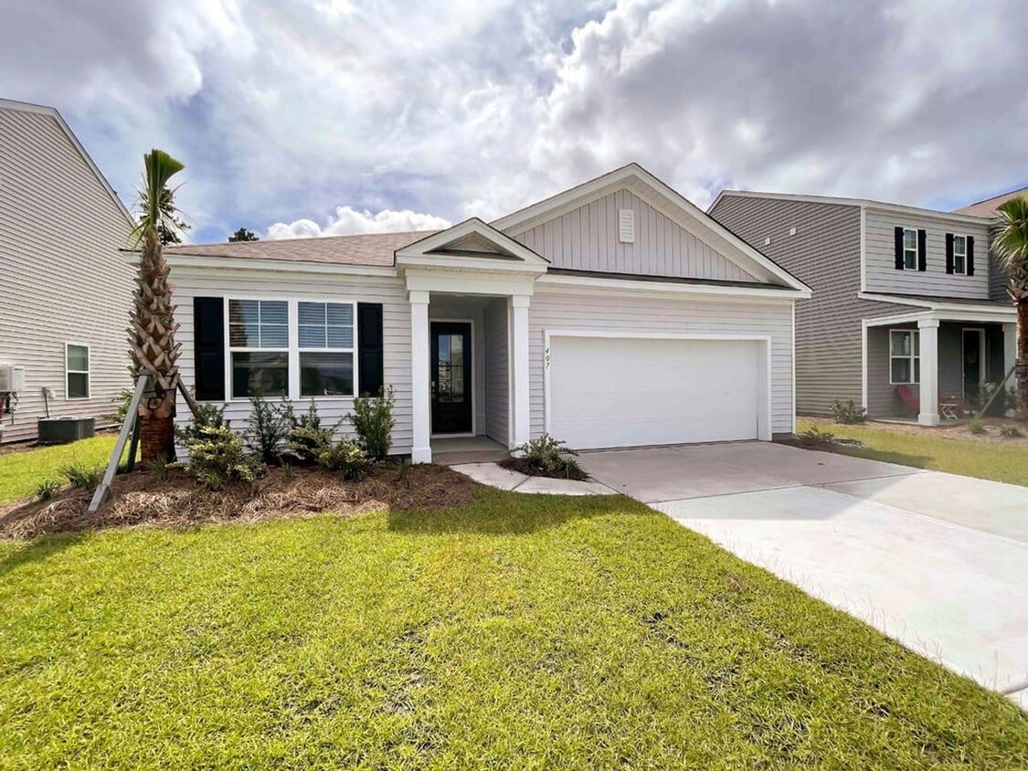 Foto principal - Available now. Beautiful 3 BR/2 BA Available in Cane Bay!