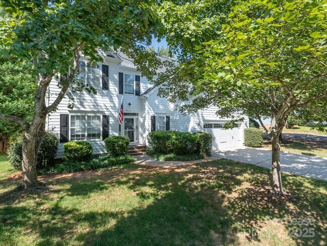 Foto del edificio - 6211 Rosebriar Ln