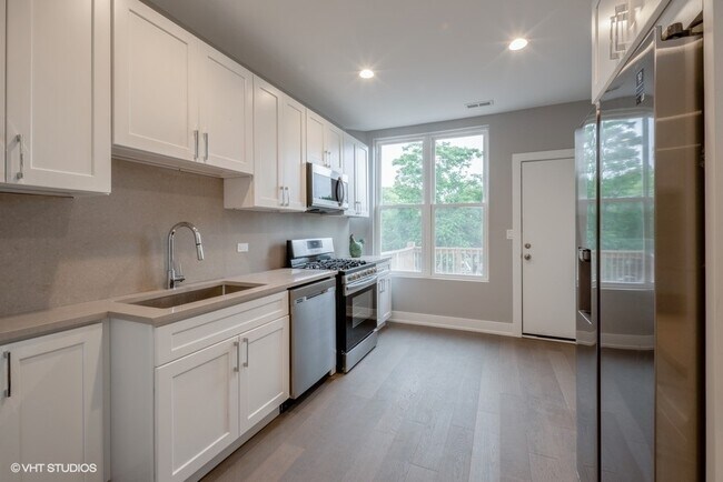Foto del edificio - 4941 S Champlain Ave