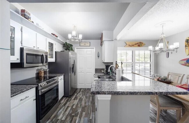 Building Photo - AVAILABLE BY JUNE 15TH. CHARMING 3/2 VILLA...