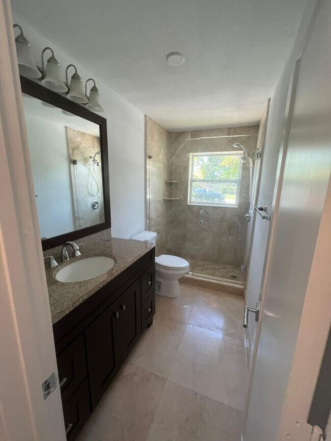 Building Photo - 5071 Palo Verde Plz