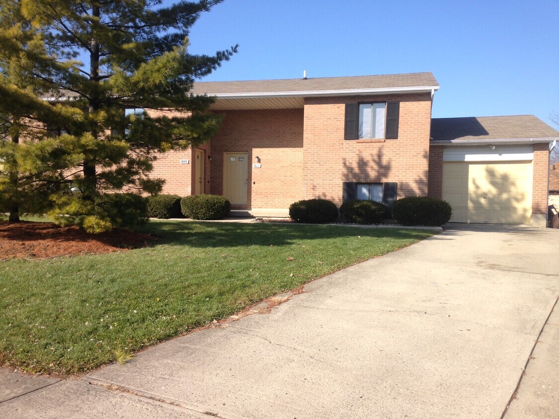 bi-level side-by-side duplex - 811 trustway ct