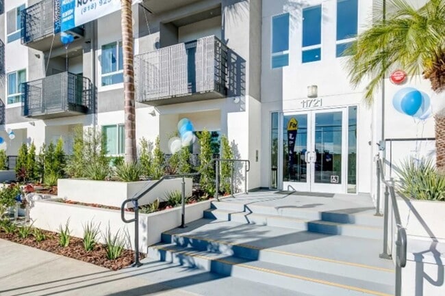 Building Photo - Moderno NOHO Apartments