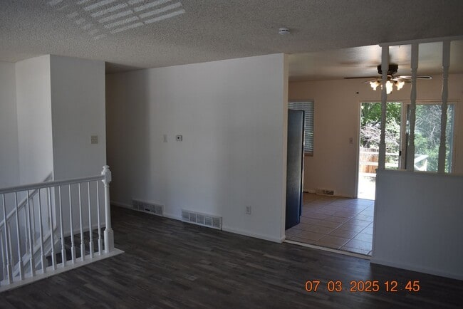 Building Photo - 4 bedroom / 2 bathroom / 1976 SF!