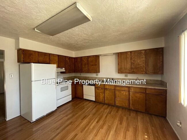 Foto del edificio - 1474 Benton St