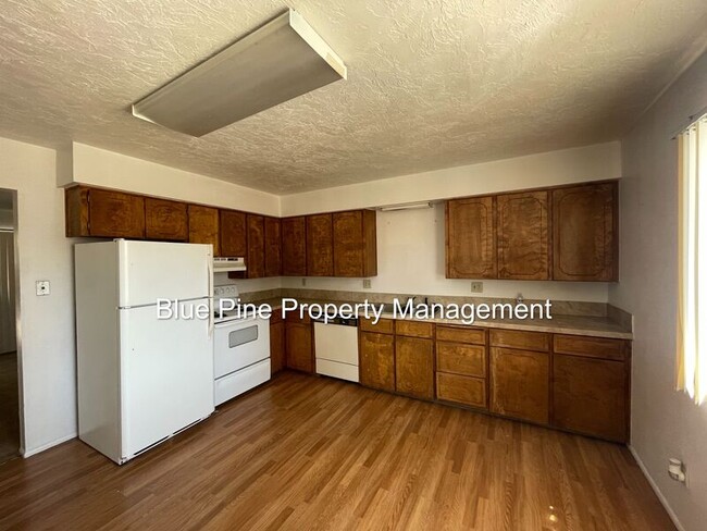Building Photo - 1474 Benton St