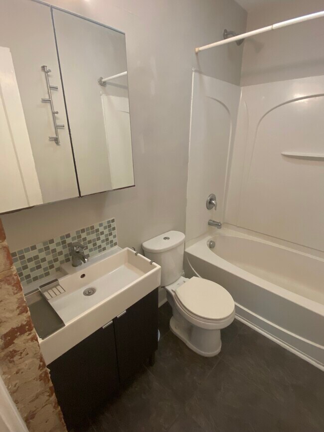 Foto del edificio - 1003 N State St