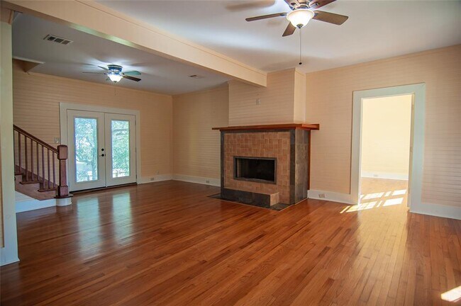 Building Photo - 202 Meadowlawn St