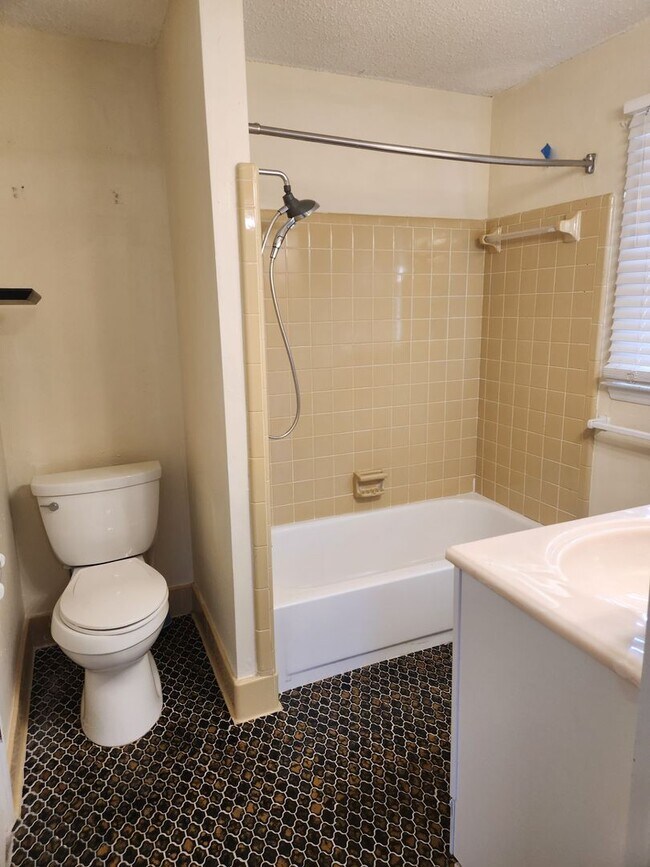 Foto del edificio - Beautiful 3-Bedroom 2 Bath With a Bonus room