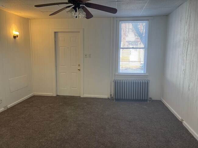 Foto del edificio - Spacious 4 Bedroom, 1.5 Bath House With Yard-York City SD