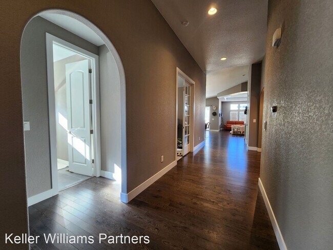 Building Photo - 4 br, 4 bath House - 10043 Hannaway Drive