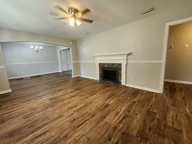 Building Photo - 1213 McRee Dr