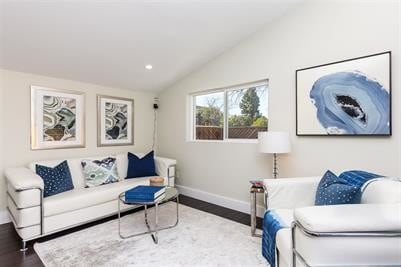 Espacio habitable con luz brillante - 2504 Grant St